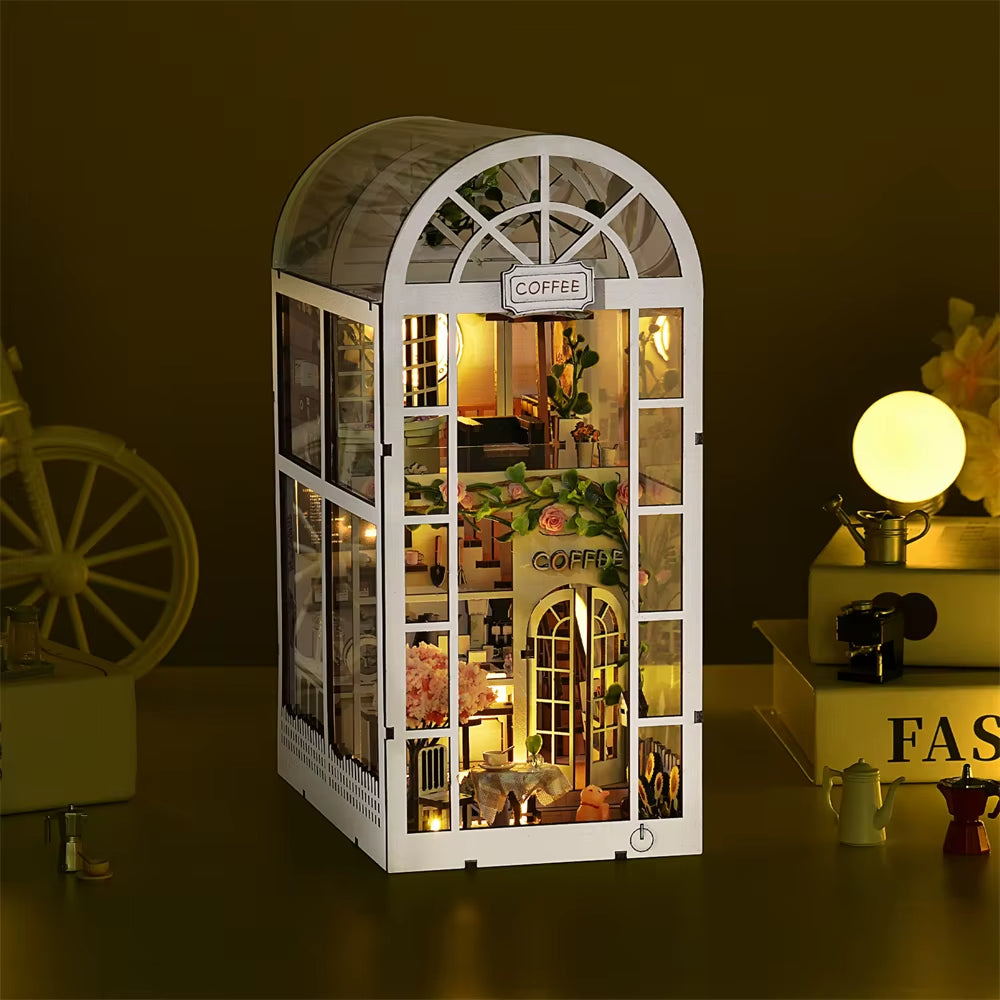 Book Nook Café au Jardin éclairage LED allumé ambiance nocturne — décoration bibliothèque miniature — My Little World