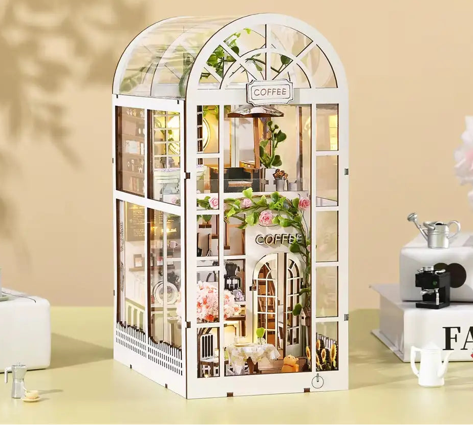 Book Nook Coffee Garden vue de face — kit DIY miniature café jardin avec LED
