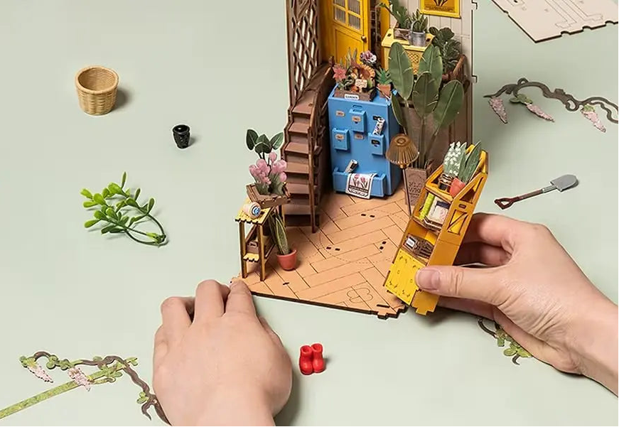 Book nook maison fleurie miniature avec structure vitrée et éclairage LED intégré