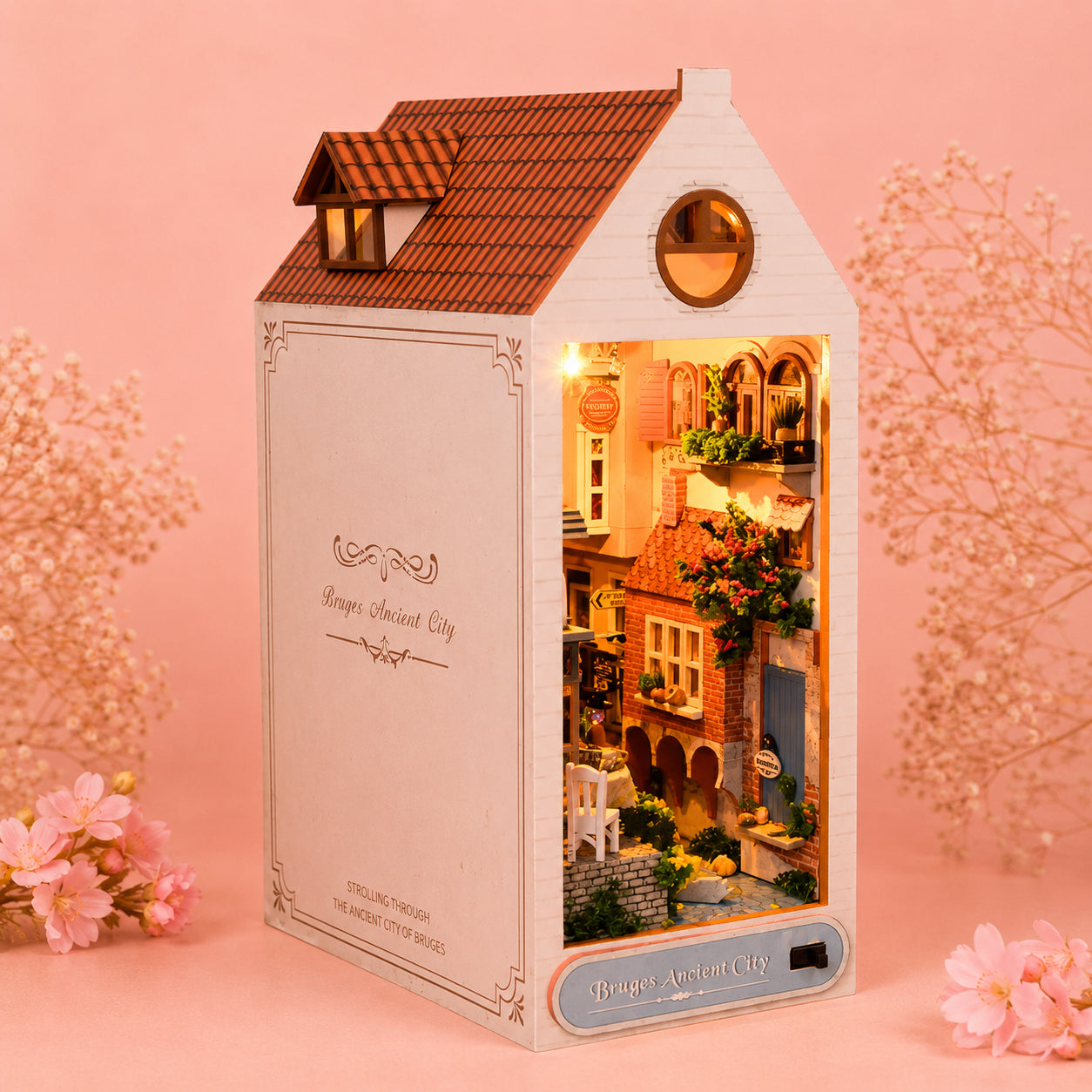 Book nook Ville Romantique décor miniature assemblé vu de face