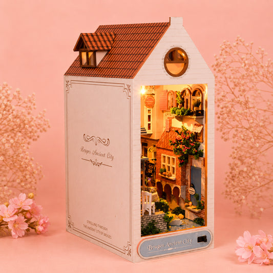 Book nook Ville Romantique décor miniature assemblé vu de face