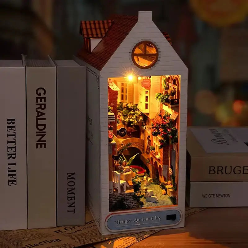 Book nook Ville Romantique décor miniature éclairé dans une bibliothèque