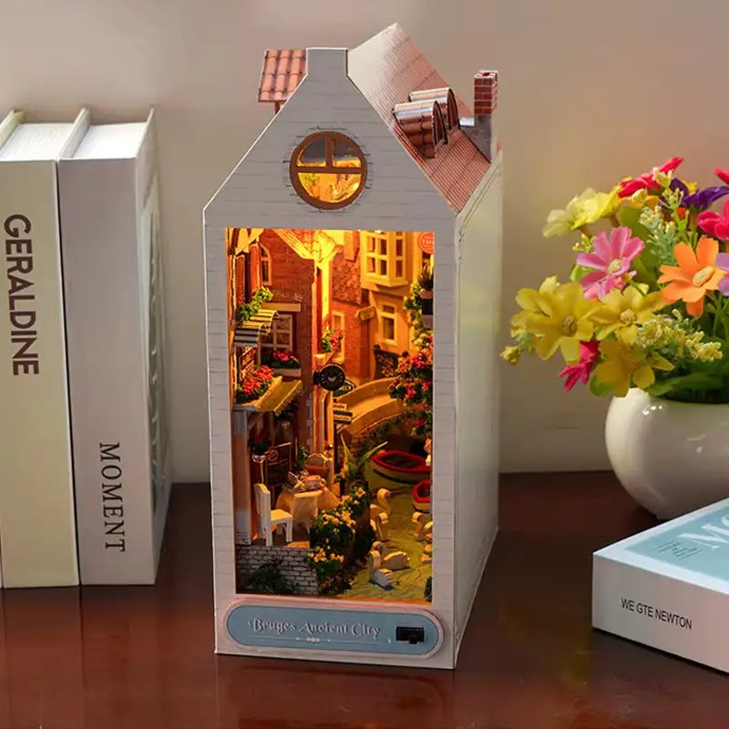 Book nook Ville Romantique décor miniature à assembler pour bibliothèque